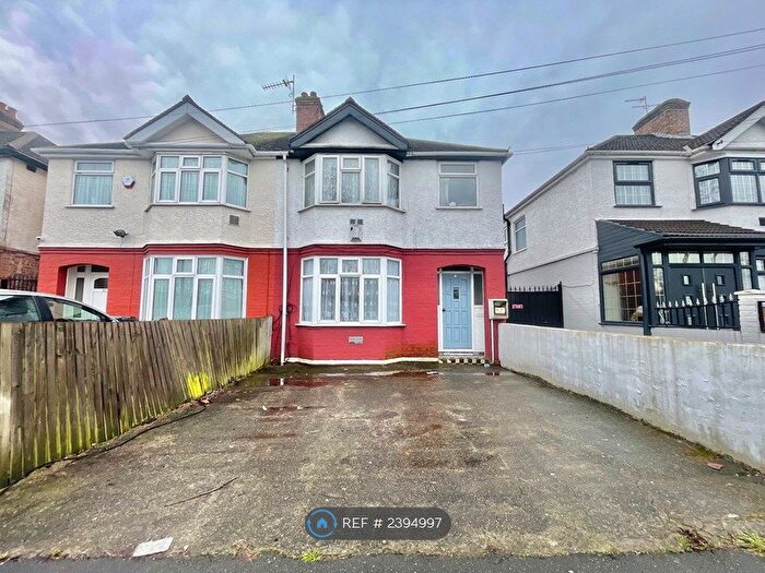 2 Bedroom Flat To Rent In Beavers Lane, Hounslow, TW4