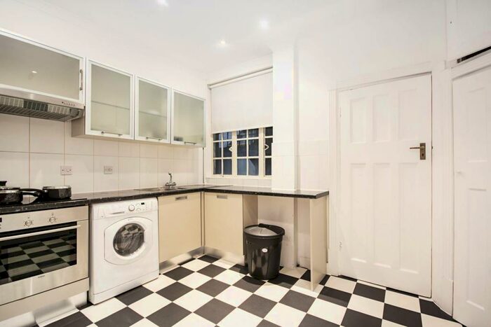 5 Bedroom Flat To Rent In Park Road, St John's Wood, London, NW8