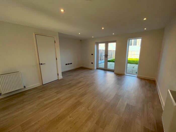 3 Bedroom End Of Terrace House To Rent In Shergar Way, Salford, M6