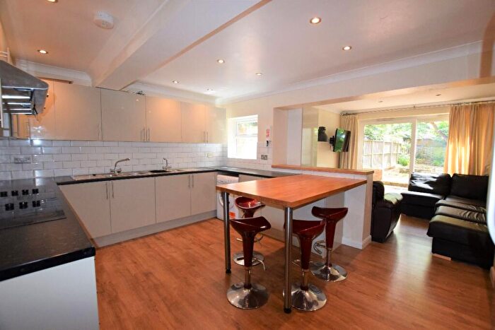 7 Bedroom Terraced House To Rent In Bed Student House - Wincheap, CT1