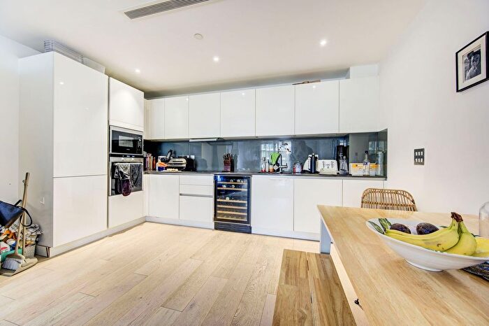 2 Bedroom Flat For Sale In Central Avenue, Fulham, London, SW6