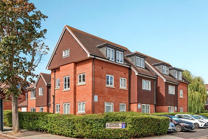 2 Bedroom Flat For Sale In Oaktree Gardens, London, SE9