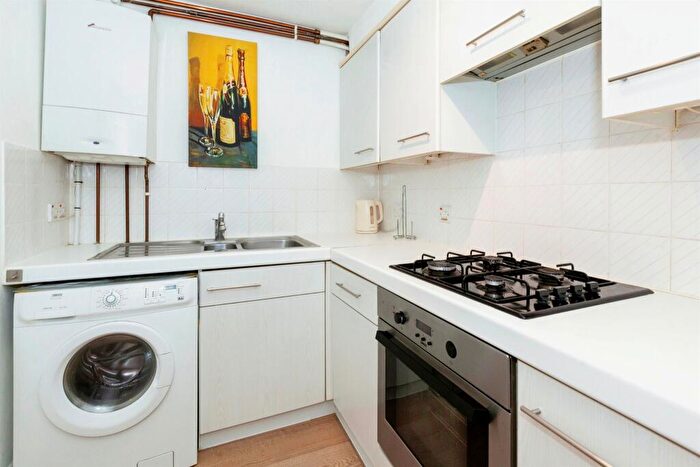 1 Bedroom Apartment For Sale In Ray Park Avenue, Maidenhead, SL6