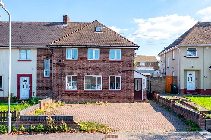 3 Bedroom End Terrace House For Sale In Freeman Road, Gravesend, Kent, DA12