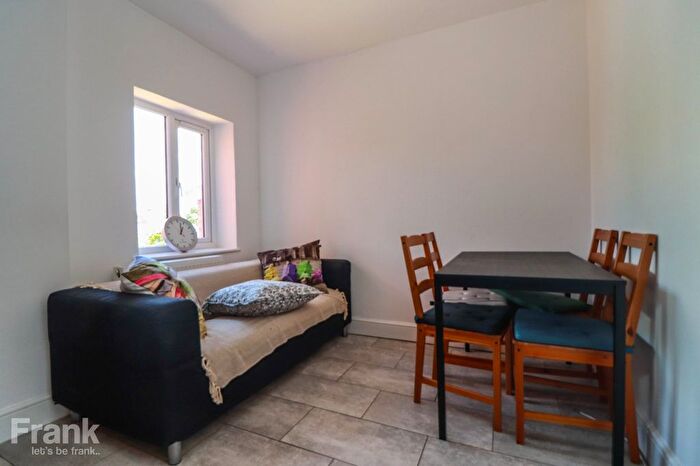 6 Bedroom Semi-Detached House To Rent In Sirdar Road, Southampton, Hampshire, SO17