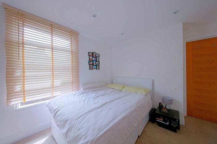 2 Bedroom Flat To Rent In Nicholsons Lane, Maidenhead, SL6