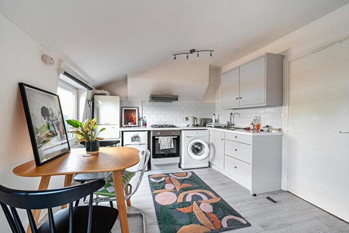 1 Bedroom Flat To Rent In Amhurst Road London, E8