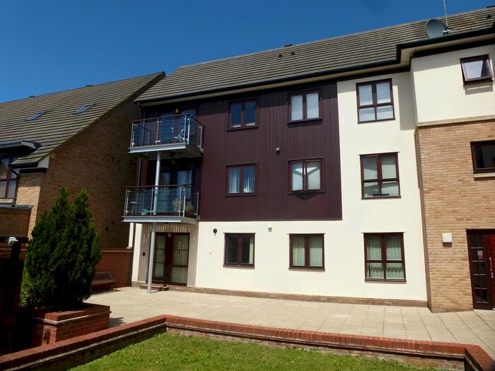 2 Bedroom Flat To Rent In Weedon Road, Northampton, NN5