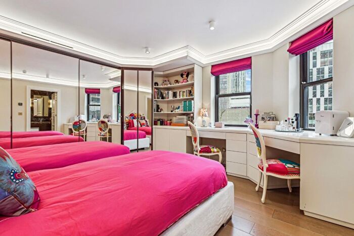 4 Bedroom Flat To Rent In Riverside Court, Nine Elms, SW8