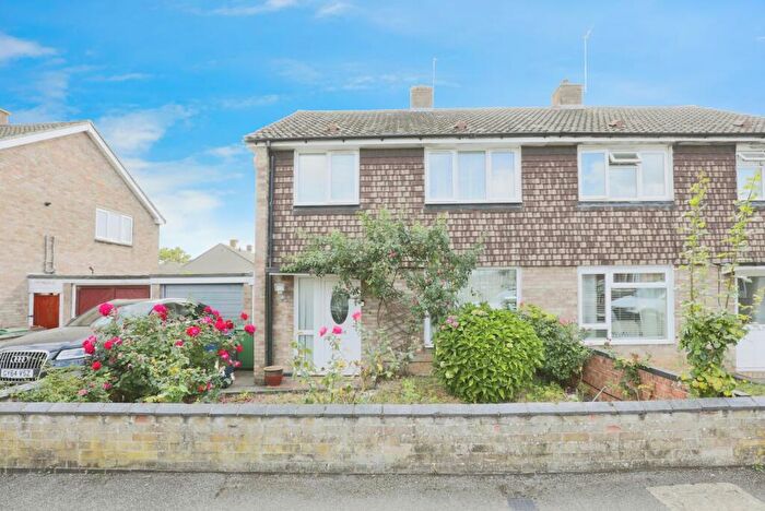 3 Bedroom Semi-Detached House For Sale In Juniper Drive, Oxford, OX4