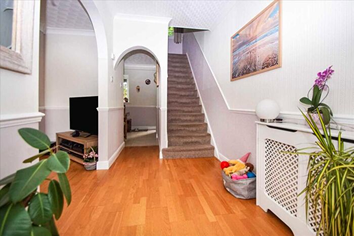3 Bedroom Terraced House For Sale In Rokesby Road, Slough, SL2