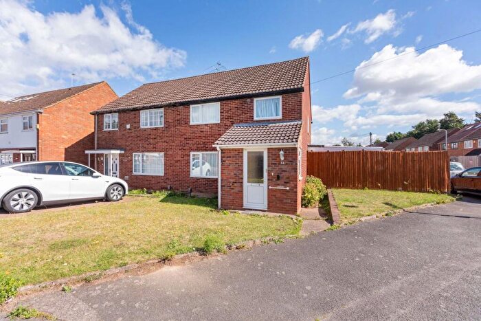 3 Bedroom Semi-Detached House For Sale In Talbot Avenue, Langley, SL3