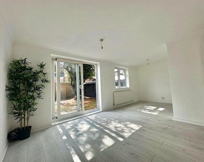 2 Bedroom House To Rent In Surrey Road, IG11