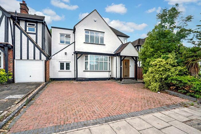 4 Bedroom Detached House To Rent In Glendale Avenue, Edgware, HA8