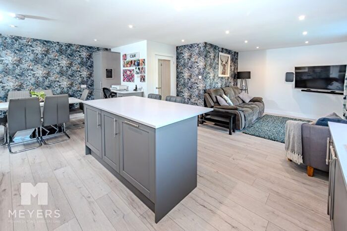 2 Bedroom Bungalow For Sale In Kestrel Court, Ringwood, BH24