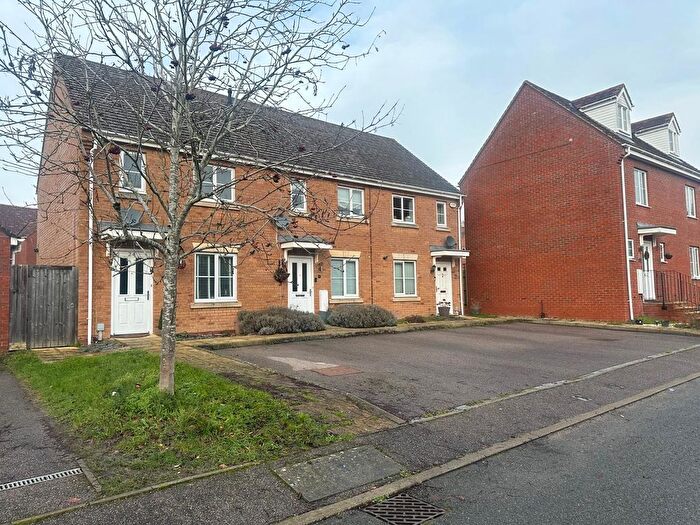 2 Bedroom End Of Terrace House For Sale In Whitechurch Close, Stone, Aylesbury, HP17