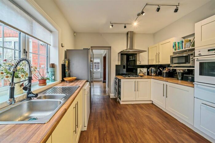 5 Bedroom Detached House For Sale In Seamer Road, East Ayton, Scarborough, YO13