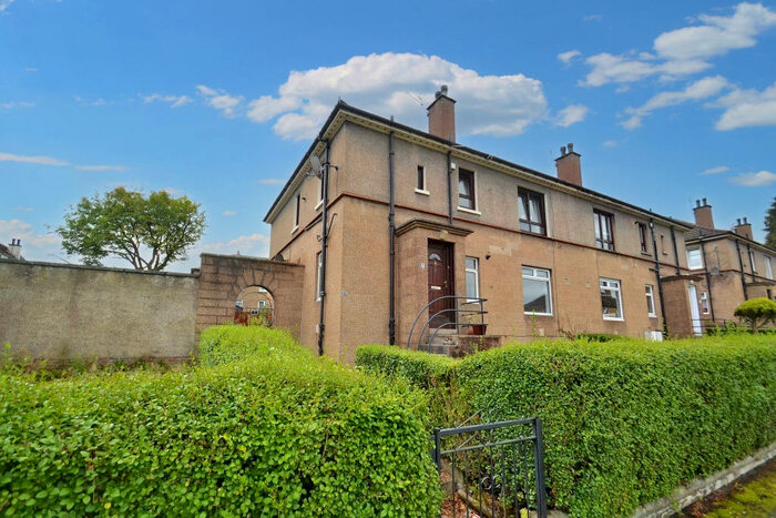 3 Bedroom Flat To Rent In Colinslie Road, Pollok, G53