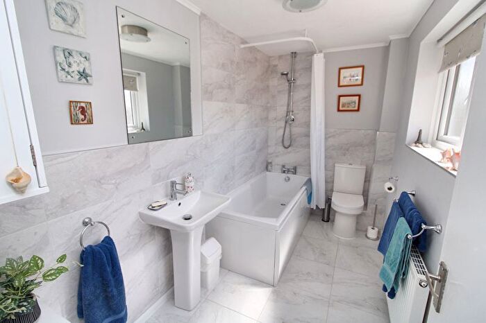 4 Bedroom Detached House For Sale In Watchet Lane, Holmer Green, HP15