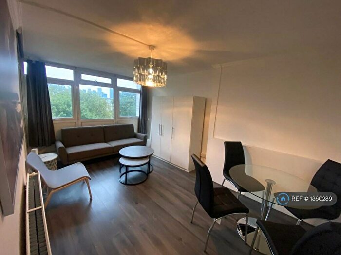 3 Bedroom Flat To Rent In Brockmer House, London, E1