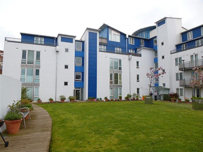 2 Bedroom Apartment To Rent In Sanford Street, Swindon, SN1