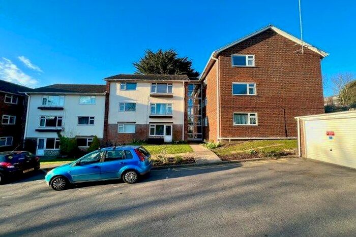 2 Bedroom Flat To Rent In Cliveden Close, Brighton, BN1