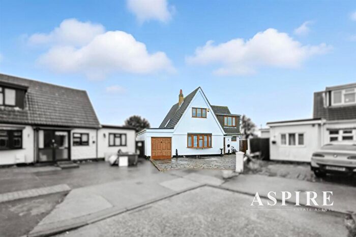 5 Bedroom Detached House For Sale In Hawkesbury Close, Canvey Island, SS8