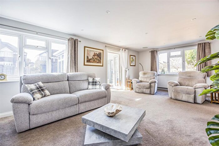 5 Bedroom Detached House For Sale In Warfield Avenue, Waterlooville, PO7