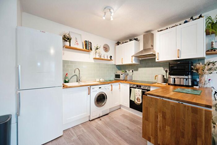 1 Bedroom Flat For Sale In Collingwood Road, Southsea, Hampshire, PO5