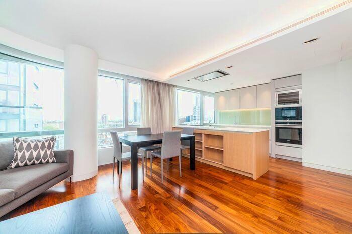 2 Bedroom Flat For Sale In City Road, Islington, London, EC1V