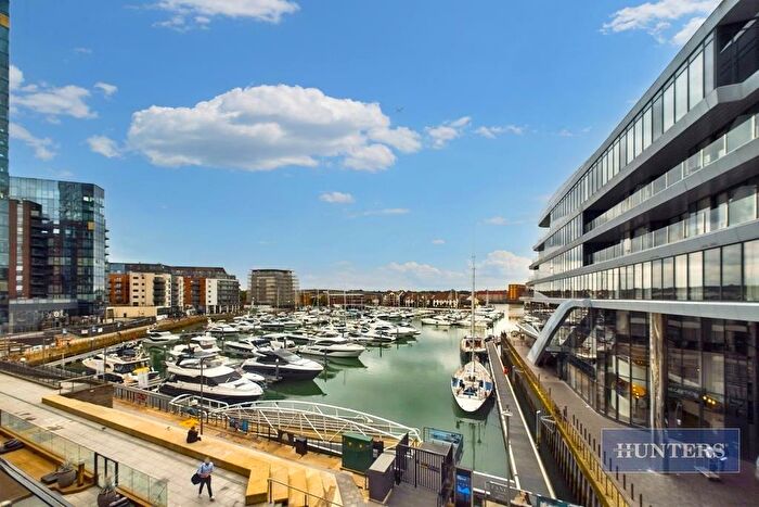 3 Bedroom Apartment For Sale In Maritime Walk, Ocean Village, Southampton, SO14
