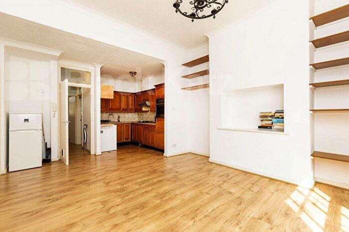 2 Bedroom Flat To Rent In Oval Road, Regents Park / Camden, NW1