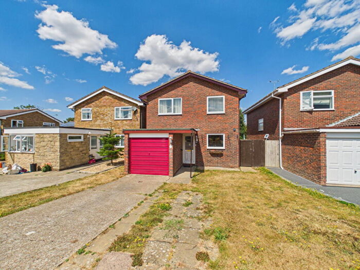 4 Bedroom Detached House For Sale In Derwent Close, Horsham, RH12