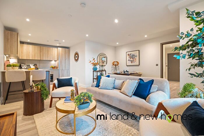 2 Bedroom Flat To Rent In High Street, Cheshunt, Waltham Cross, EN8