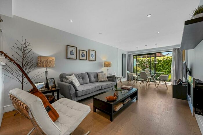 2 Bedroom Apartment To Rent In West End Lane, London, NW6