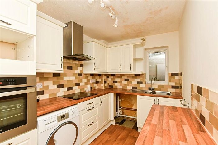 1 Bedroom Flat For Sale In Killicks, Cranleigh, Surrey, GU6