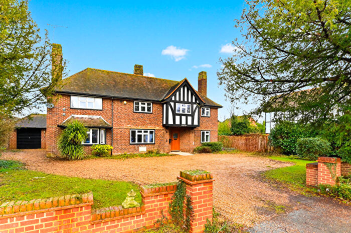 6 Bedroom Detached House To Rent In Old Windsor, SL4