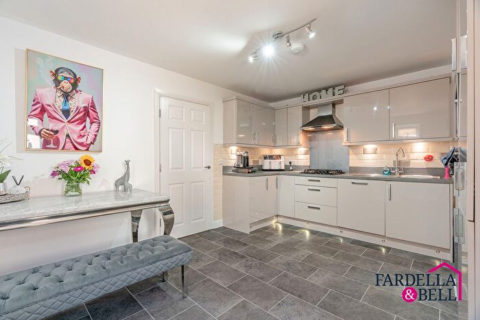4 Bedroom Town House For Sale In Queen Street, Padiham, BB12