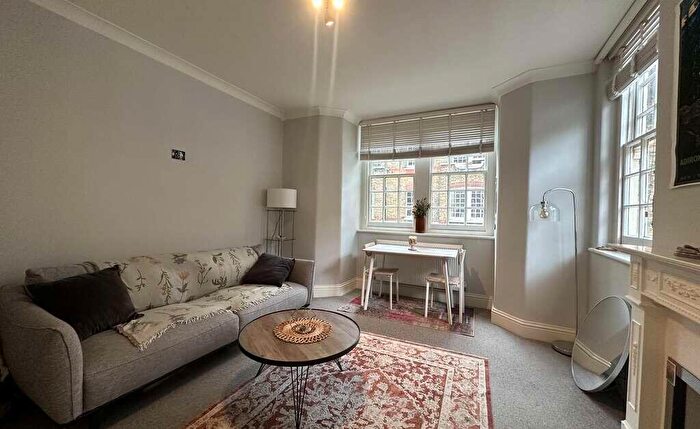 1 Bedroom Flat To Rent In Worth Grove, Walworth Village, London, SE17
