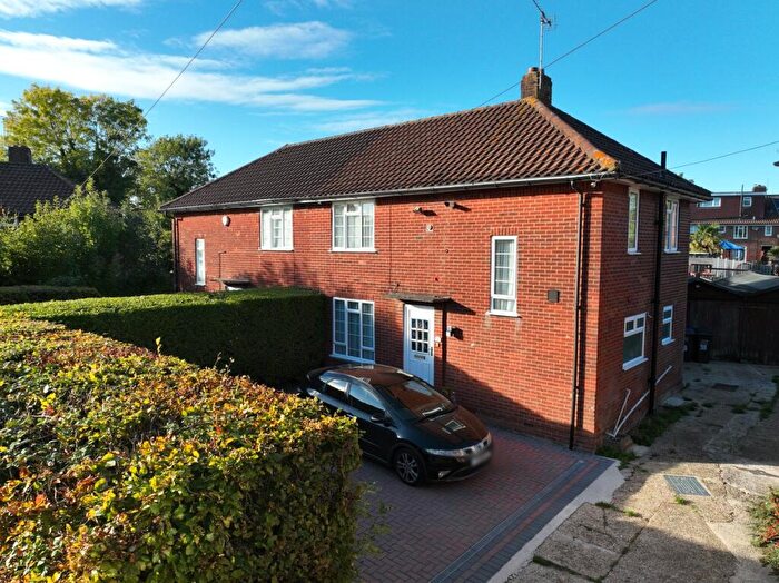 3 Bedroom Semi-Detached House For Sale In Upperfield Road, Welwyn Garden City, AL7