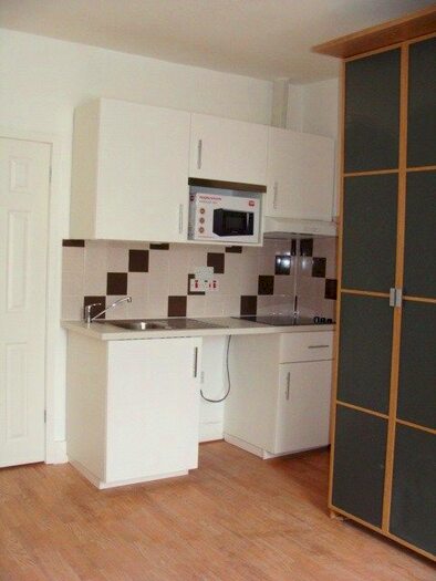 Studio To Rent In Wood Lane, Isleworth, TW7