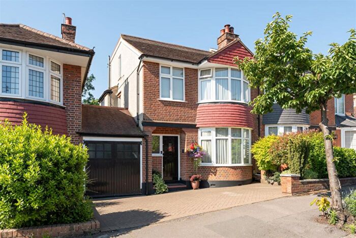 4 Bedroom House For Sale In Parkland Road, Woodford Green, IG8
