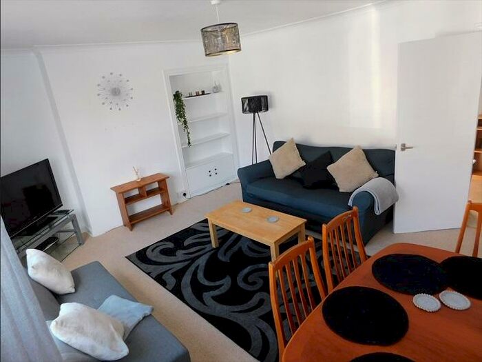 2 Bedroom Flat To Rent In Grigor Terrace, Edinburgh, EH4