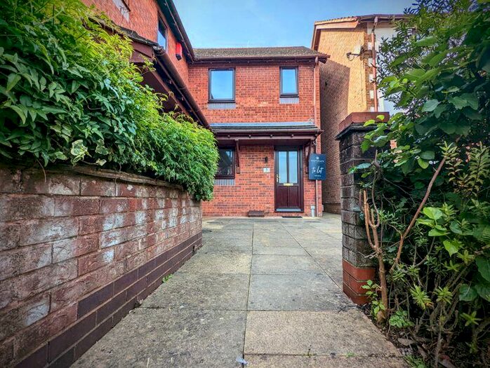 2 Bedroom End Of Terrace House To Rent In Chardstock Close, Exeter, EX1