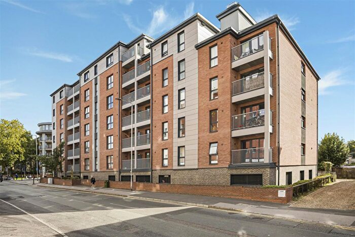2 Bedroom Flat For Sale In Silver Street, Reading, RG1