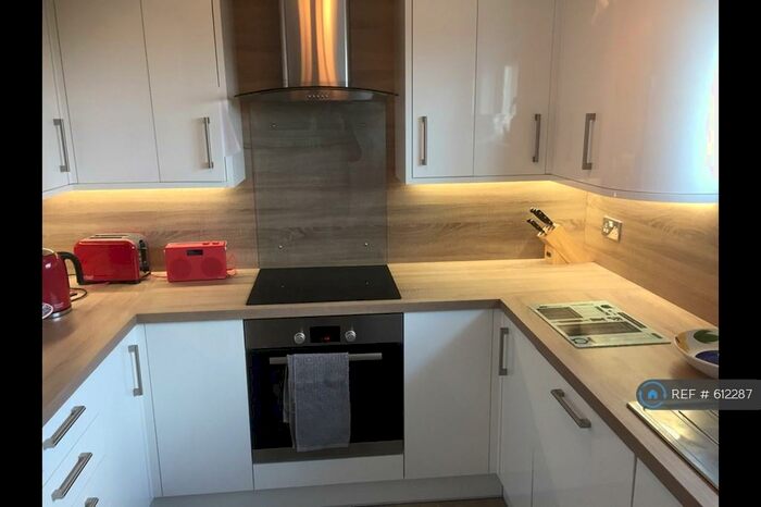 2 Bedroom Flat To Rent In Heathwood Court, Cardiff, CF14