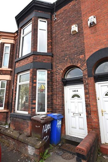 2 Bedroom Terraced House To Rent In Oldham Road, Newton Heath, Manchester, M40