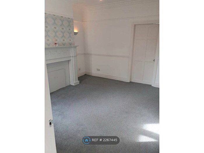 1 Bedroom Flat To Rent In Crag Mount, Pontefract, WF8