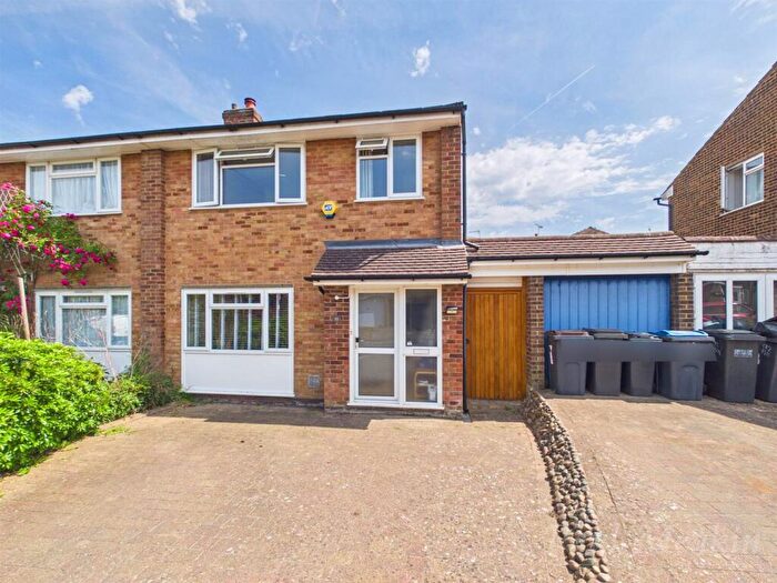 3 Bedroom Semi-Detached House For Sale In Southviews, South Croydon, CR2