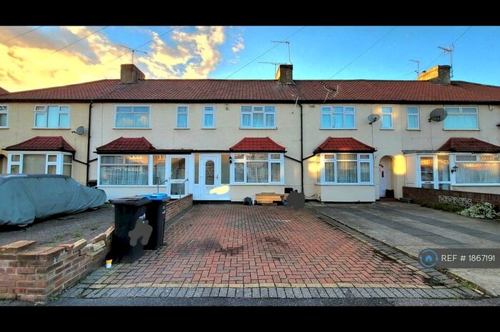 2 Bedroom Terraced House To Rent In Sharon Road, Enfield, EN3